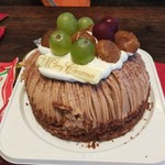 セブンイレブン - セブンイレブンのクリスマスケーキ。モンブランです。
      何、フルーツてんこ盛りにした奴は誰かって？ほっといてくれ～(-_-ﾒ)