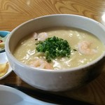 Koike Udon - えびクリームうどん、サービスのお漬け物