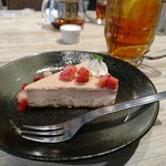 凜屋珈琲舎 - 苺のチーズケーキ