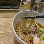 案山子 - 麺リフト　麺は細麺、太麺から選べます。写真は太麺(18-12)