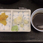 Kyoudo Sobadokoro Yabu - すき焼重せいろ ¥1,100 のつゆ、薬味、漬物