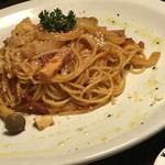 CafeBar HONEY - トマトとベーコンのパスタアップ