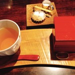 Kafe Koto Dama - デザートとsousukeの柿葉茶