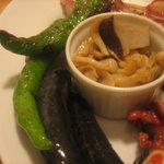 前盛り、イカスミソーセージ