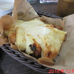 カトマンドゥカリー PUJA - チーズナン(ランチ)　\200