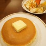 シビタス - キャラメルフルーツホットケーキ（740円）