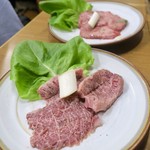 スタミナ苑 - 特上ハラミ 2100円と上タン塩 2200円