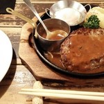 昭和町BOSTON - BOSTONハンバーグ ＋ 温玉トッピング