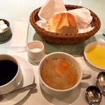 アン カフェ - コーヒーとパンとスープ