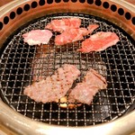 焼肉おくう - それぞれで焼く