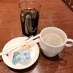 Yakiniku Okuu - アイスコーヒーとホットコーヒーはセットに入っている