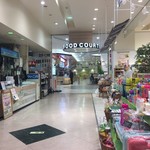 リンガーハット - シーモール1階 エストにあります。