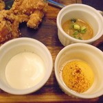 Aki Taka - 秘伝鶏の唐揚げの自家製ソース6種類のうちの3種類
