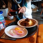 プチバカンス - カレー（もつ焼き添え）