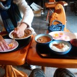 プチバカンス - カレー（もつ焼き添え）