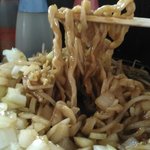 Golden Five Noodle - ヤサイとスープを割って麺が噴出！