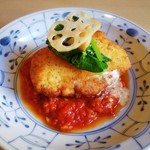 ★チキンの包み(ナッツとチーズ)トマトソース