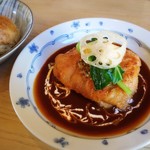 ★チキンソテー デミグラスソースポメリーマスタード添え