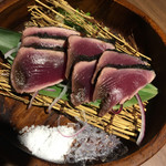 koshitsushikokukyoudokasseikawarayahachihachi - 鰹の藁焼き 塩