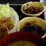 Biba - 小鉢は煮豆と松前漬け。