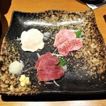 Sousakushu Ansai Zou - 馬刺し3点盛り1900円。