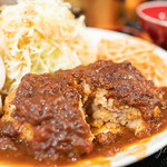 飲食笑商何屋ねこ膳 - デミハンバーグ定食730円