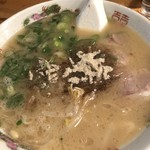 丸和前ラーメン - 白胡椒を投下