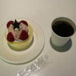 六花亭 帯広本店 - ケーキ(250円)とこれまた無料コーヒー