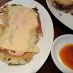 来らっせ 本店 - チーズ明太子餃子