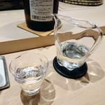 鮨 薪介 - ガラスの酒器
