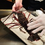 神楽坂 鉄板焼 中むら - 房総千倉の活き大伊勢海老　伊勢海老の肝と日本酒のソース