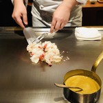 神楽坂 鉄板焼 中むら - 房総千倉の活き大伊勢海老　伊勢海老の肝と日本酒のソース