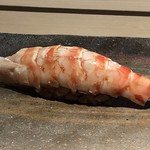 菊鮨 - 車海老(志賀島）・・味噌や頭の部分を叩いて混ぜられます。いつにも増して甘みを感じる美味しい車海老でした。