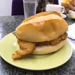 Cafe Kam Ma Lon - 裏に回るとチョロリがいる。