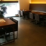 越前がに・海鮮料理専門店 みくに隠居処 - 店内（食事処入口側からパチリ）