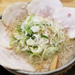 飛騨高山ラーメン もん吉 - ちゃーしゅーめん（しょうゆ・背脂１）¥850-