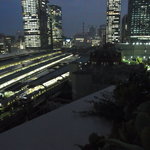 Pomme d' Adam - 東京駅ホームを目の前に見下ろす８階テラス