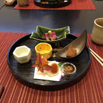 和 あすか - 八寸 大和肉のトーストビーフ、あん肝  フグ煮こごり ナマコ生麩和え山葵隠し味  からすみ  小さな大根 もろみ