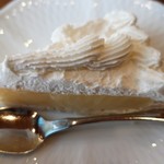 エーデルワイス洋菓子店 - クリームパイ350円