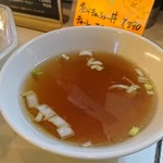 中華料理 鳳凰 - やっぱチャーハンには中華スープでしょっ！これが美味いのだ。生姜のお味を感じるヤツ。
