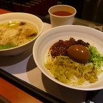 浮雲遊子大餛飩 - これでTWD160です。