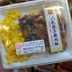 7-Eleven  - 鶏、玉子、日式三色丼。これで65なら、奮起湖便當の方がいいなぁ。