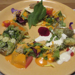 the DAYS CAFE&KITCHEN - 左下：彩り野菜のテリーヌ、上：紅ズワイガニとブロッコリーのケーク・サレ　カニみそ添え、右下：フォアグラのパテ
