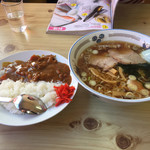 一江庵 - 2018年12月。ラーメンと半カレーで650円。