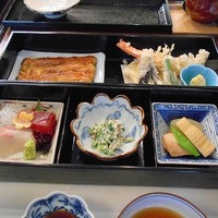 割烹 蒲焼 大沼 - 平日限定　お昼のおすすめメニュー　四季弁当
