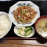 越後屋 - モツ煮定食700円