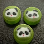 キノクニヤアントレ - 中に入ってるパンダ飴だよ。金太郎飴みたいだね。飴は個包装されてるのでお友だちにもおすそ分け。上品な甘さで美味しいよ。