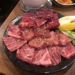 元祖ホルモン酒場 - ホル酒伝説盛りの特上タン・特上カルビ・特上ロース