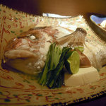 ぎおん 阪川 - 鯛骨蒸し　デカい...