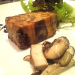 メゾン・ド・スリジェ - 様々なキノコと穴子の温かいテリーヌ　ポルト酒ソース